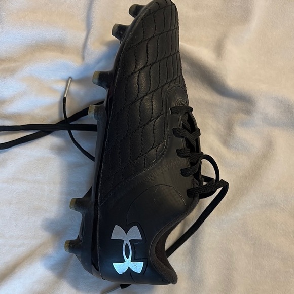 Under Armour Black soccer cleats size 4 Textured Low-Top Design - Picture 6 of 11